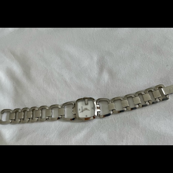 GUCCI
Stainless Steel Mother of Pearl 3 diamond 24mm G-Square Quartz Watch - Picture 6 of 10